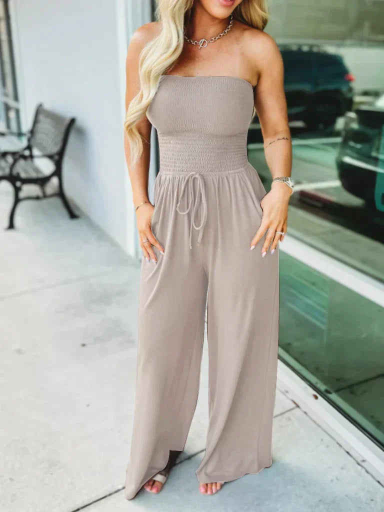 Dam Jumpsuit i Smockad Design av Högkvalitativt Material