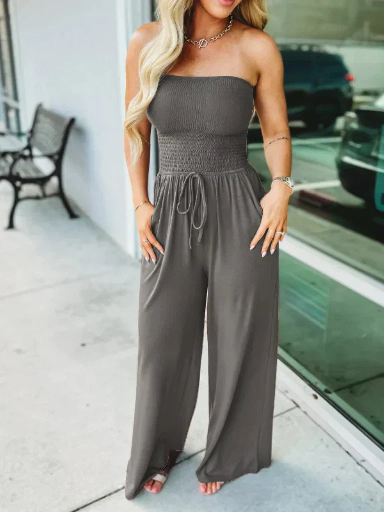 Dam Jumpsuit i Smockad Design av Högkvalitativt Material