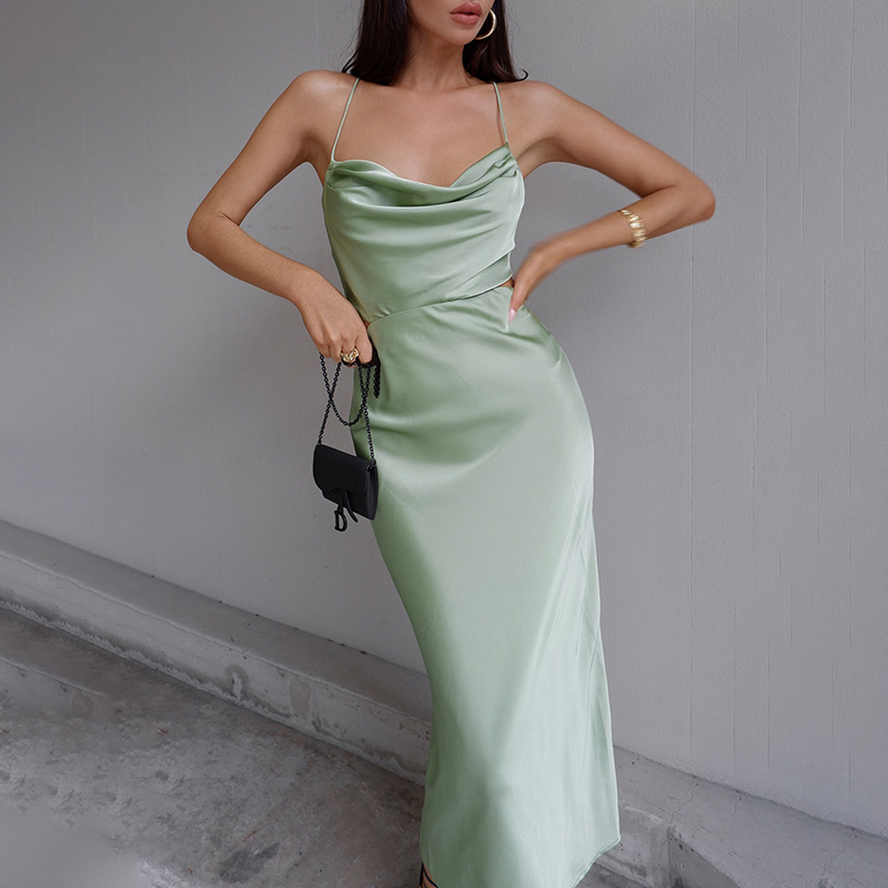 Dam Satin Midi Klänning med Cowl Hals - Elegant Klänning
