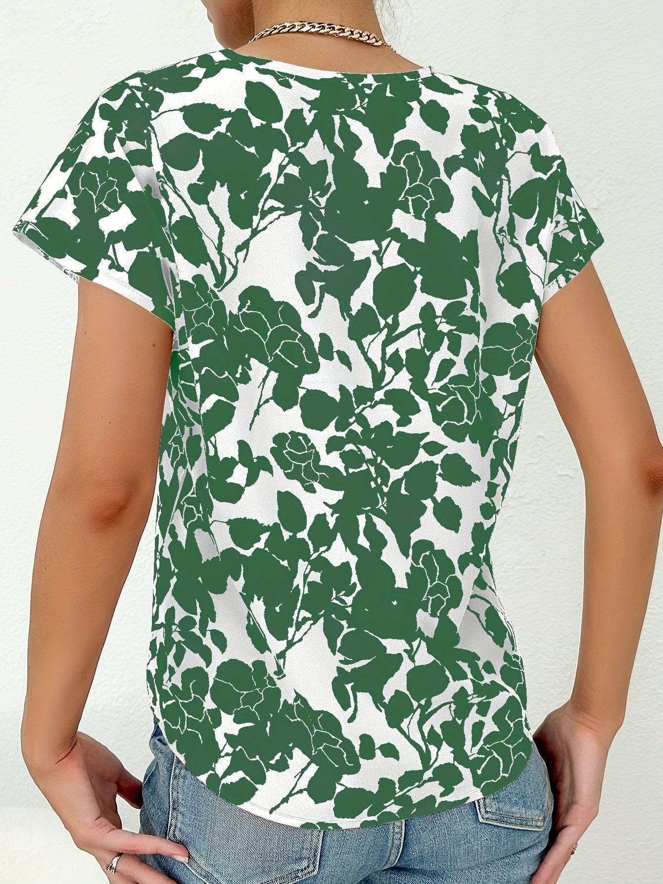 Dam T-shirt med Blommönster och Djup V-hals