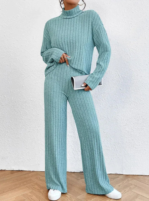 Dayana | Rollkragenpullover och stickade byxor