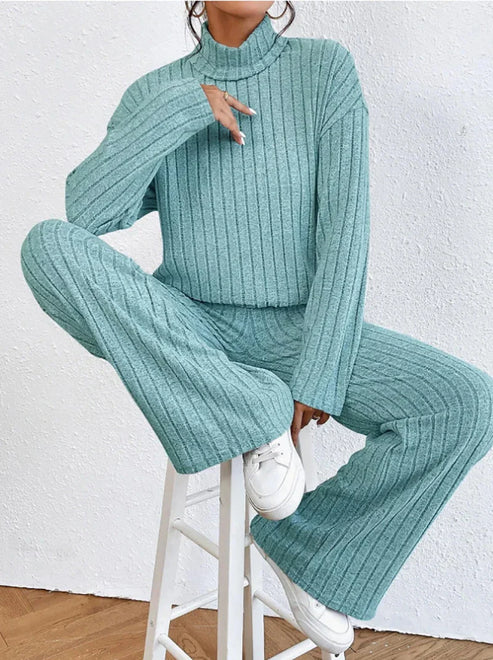Dayana | Rollkragenpullover och stickade byxor