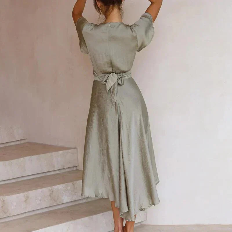 Eleganta Damklänningar – Flödande Vintage Klänning med Snitt