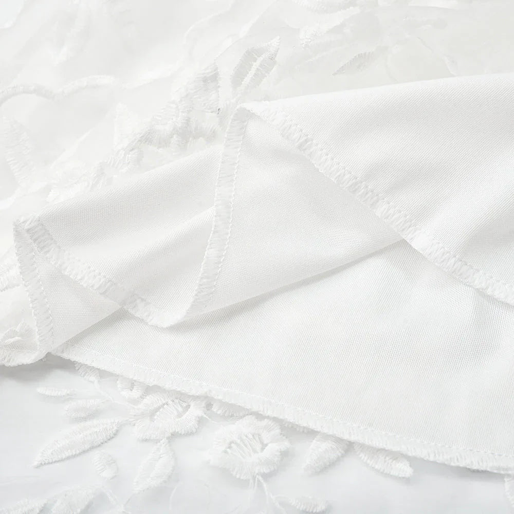 Kvinna Spetsklänning med Djup V-hals och Justerbara Bärar