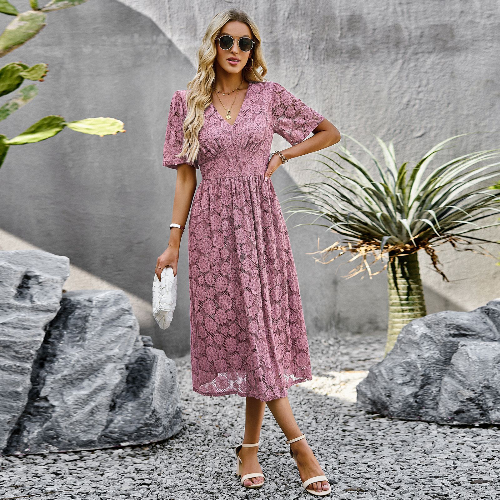 Dam V-ringad Broderad Sommarklänning med Ruffles