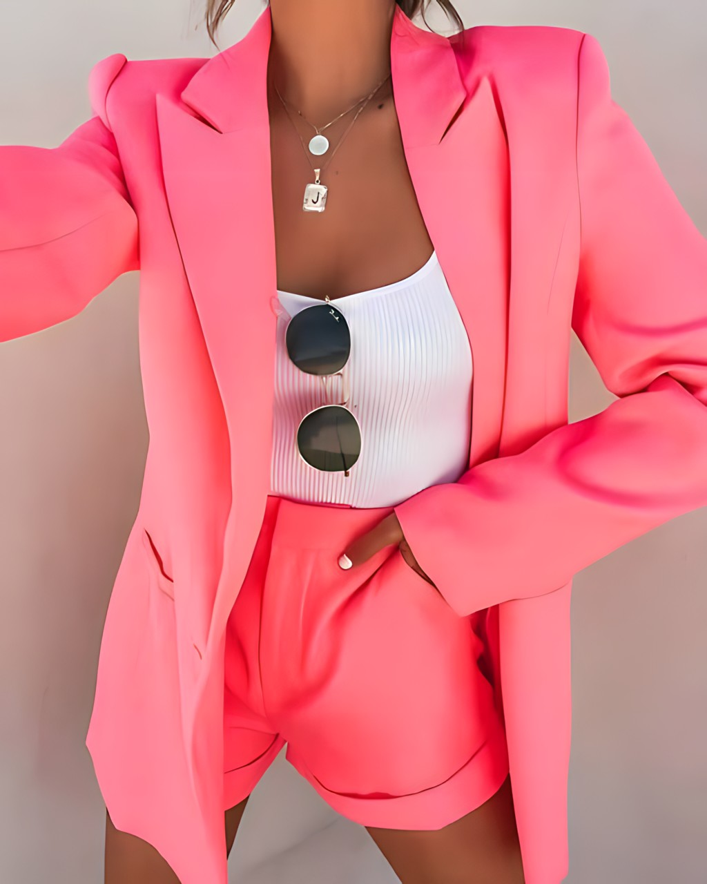 Dam blazer och shorts set – Stilren design i högkvalitativt material