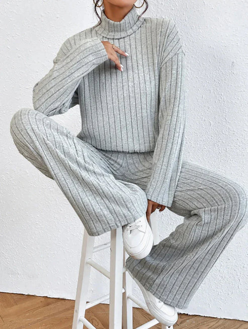 Dayana | Rollkragenpullover och stickade byxor