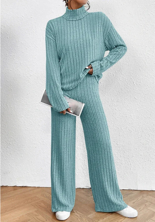 Dayana | Rollkragenpullover och stickade byxor
