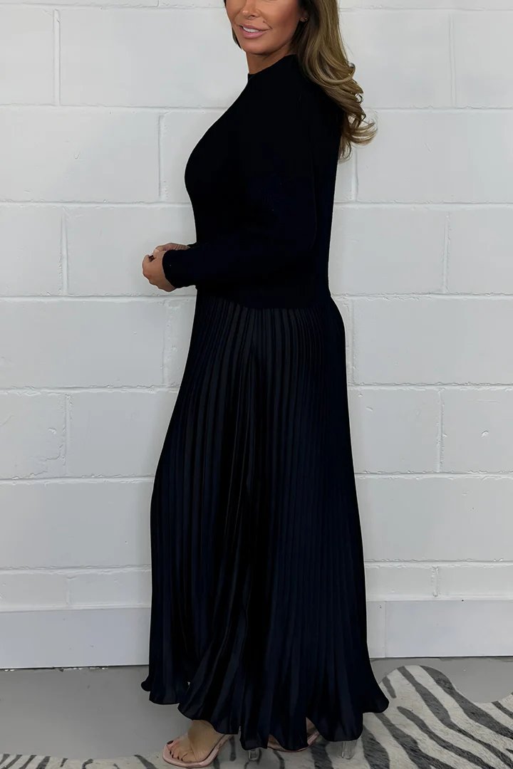 Camryn – Elegant och Stilfull Plisserad Klänning med Rund Hals